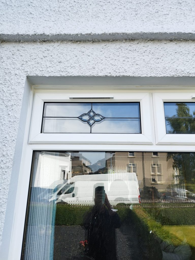 New leaded sealed unit and trickle vent fitted, the diamond pattern matched